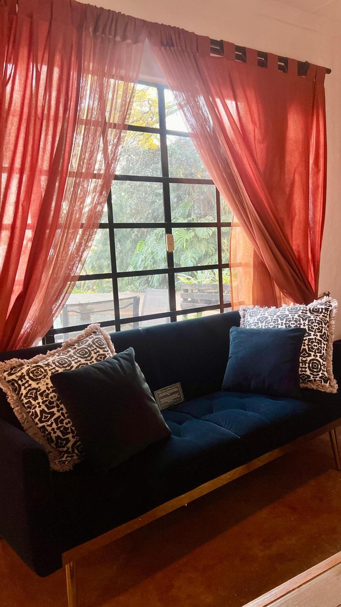 Loerieroep Estate - Mountainview Selfcatering Accommodation Nelspruit