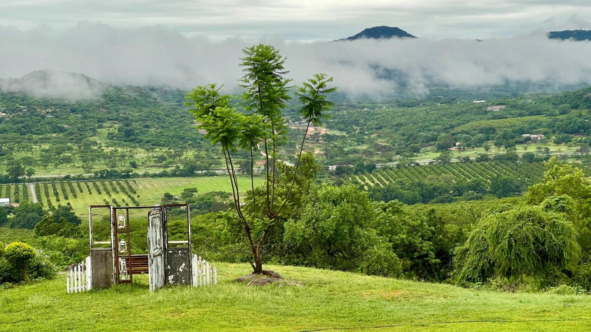 Loerieroep Estate - Mountainview Selfcatering Accommodation Nelspruit